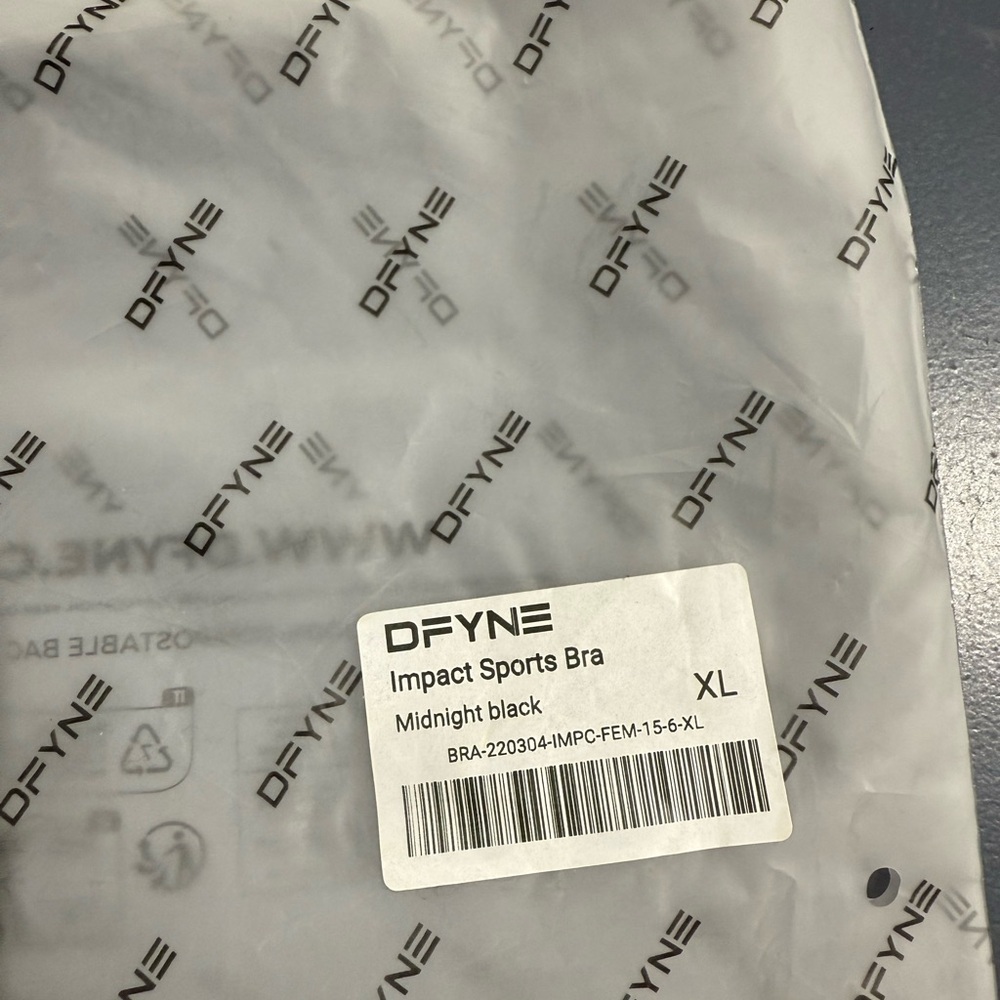Black Defyne Halter Sports Bra  BRAND NWT!! - Picture 6 of 6